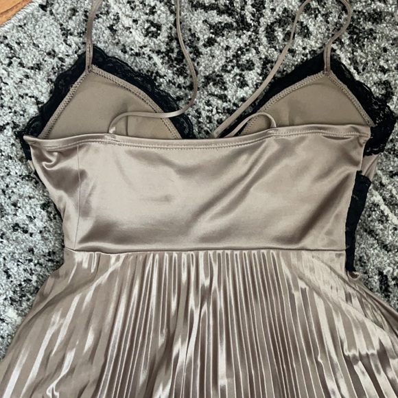 Lace Cocktail Dress - Picture 3 of 3